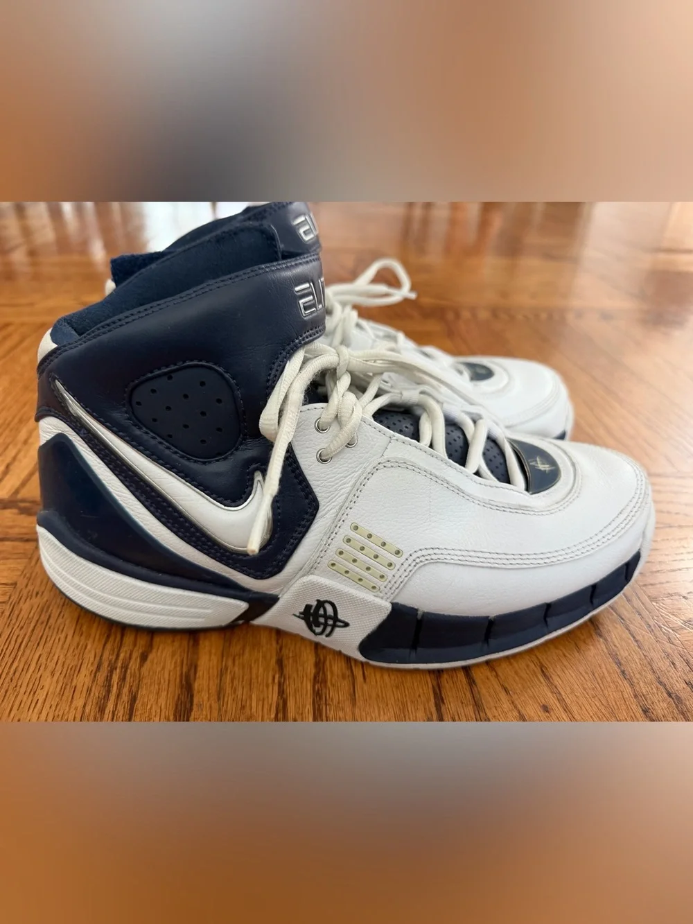 Nike Elite Men’s White and Navy High-Top Sneakers